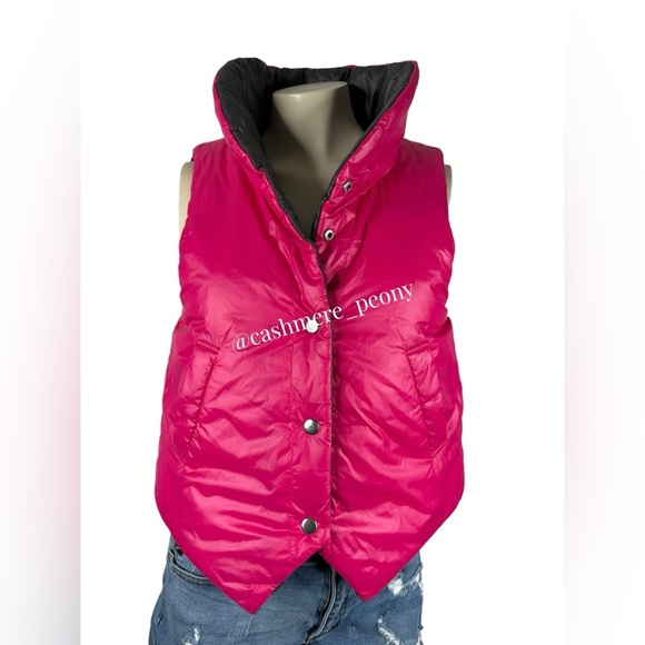 Jeanasis Reversible Puffer Packable Cropped Lightweight Nylon Vest - Picture 6 of 14